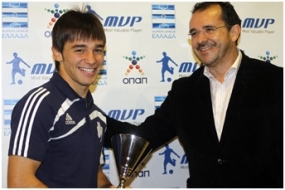 Βράβευση Νίνη MVP ΟΠΑΠ 14ης αγωνιστικής2