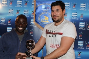Βράβευση Σερζ Ντιέ MVP 17ης αγωνιστικής1