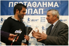 Βράβευση MVP και BEST GΟAL OΠΑΠ 14ης αγωνιστικής - Δηλώσεις Καραγκούνη και Εντίνιο 1