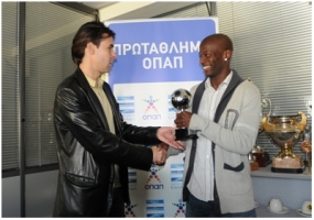 Βράβευση MVP και BEST GΟAL OΠΑΠ 14ης αγωνιστικής - Δηλώσεις Καραγκούνη και Εντίνιο 2
