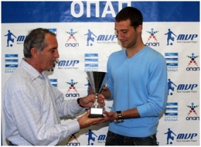 Βράβευση Αποστόλου Βέλλιου MVP ΟΠΑΠ 10ης αγωνιστικής1