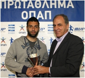 Βράβευση Γιώργου Τζαβέλλα MVP ΟΠΑΠ 25ης αγωνιστικής2