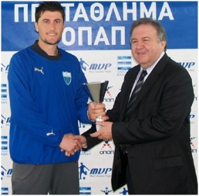 Βράβευση Γιάννη Ταραλίδη MVP ΟΠΑΠ 15ης αγωνιστικής1