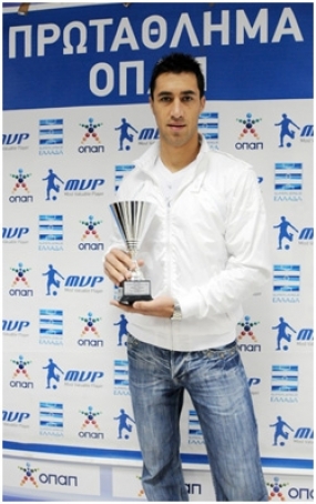 Βράβευση Εμάνουελ Περόνε MVP ΟΠΑΠ 17ης αγωνιστικής2